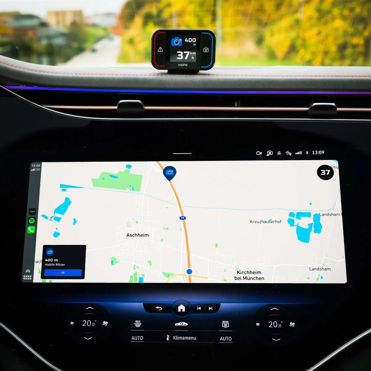 Saphe Drive Pro Blitzerwarner für das Auto mit Farbdisplay – CarPlay und Android Auto kompatibel – Zeigt Blitzer und Gefahren – Daten von Blitzer.de – Inkl. 12 Monatsabo