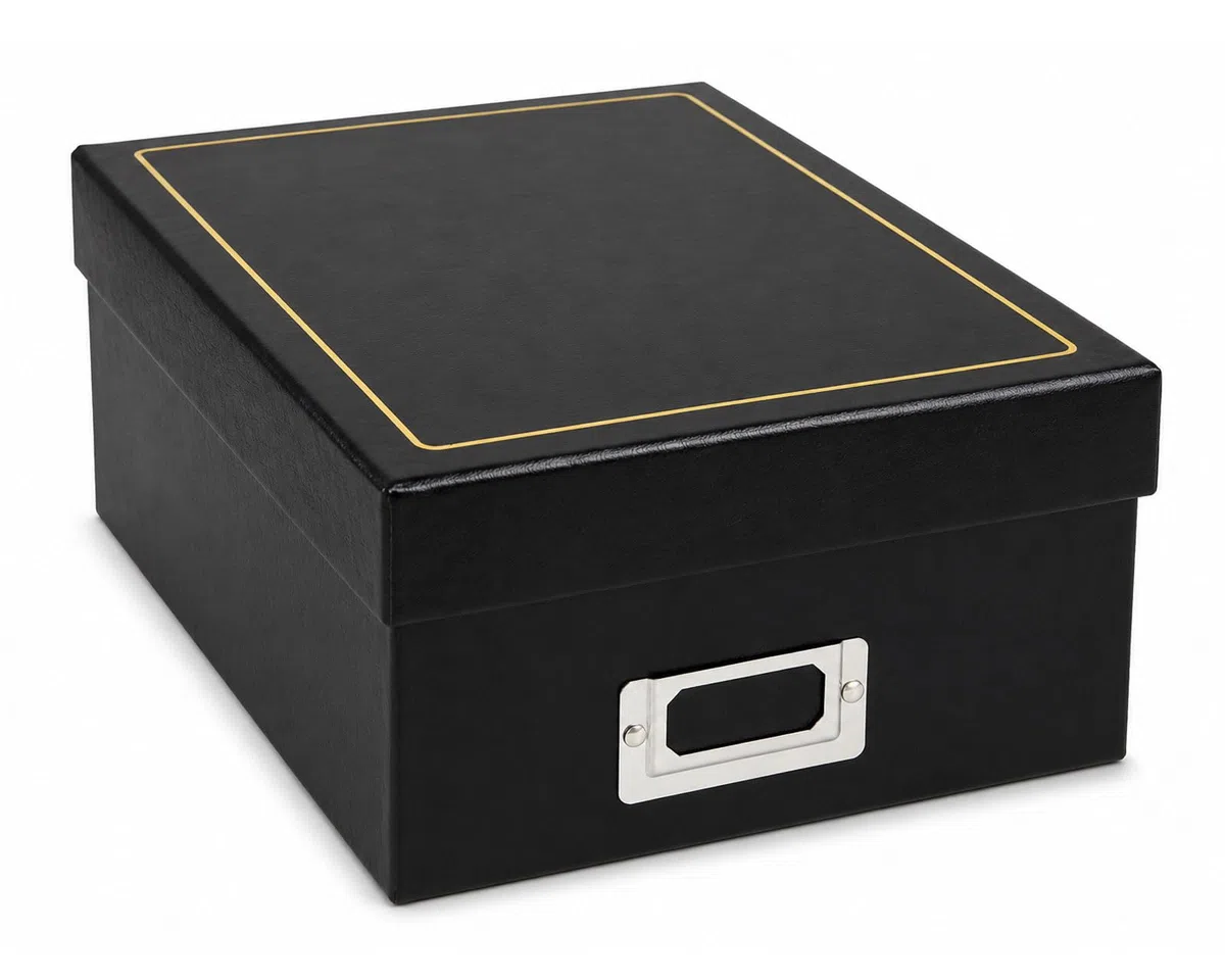 IDEAL TREND Tradition Photo Box für 700 Fotos in 10x15 cm – Fotobox mit edler Prägung: Farbe: Schwarz