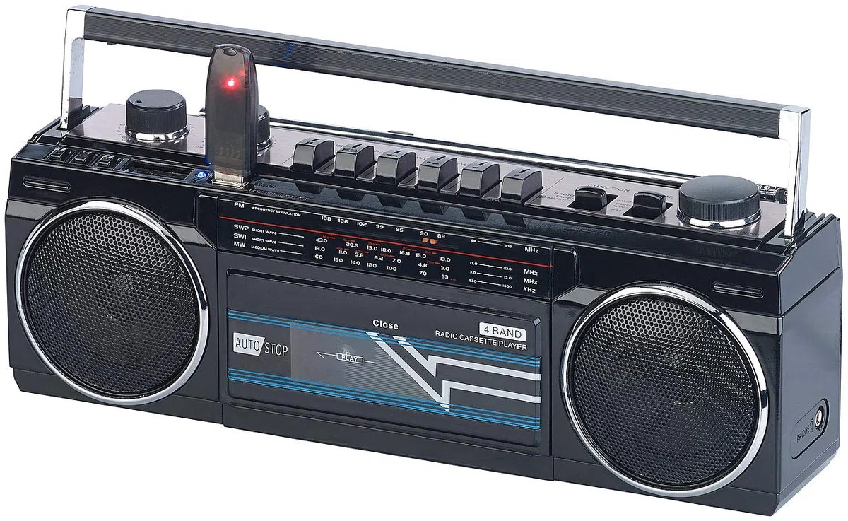 auvisio Kassettenrekorder: Retro-Boombox mit Kassetten-Player, Radio, USB, SD & Bluetooth, 8 Watt (Ghettoblaster, Retro Kassettenrecorder, Kassettendeck)