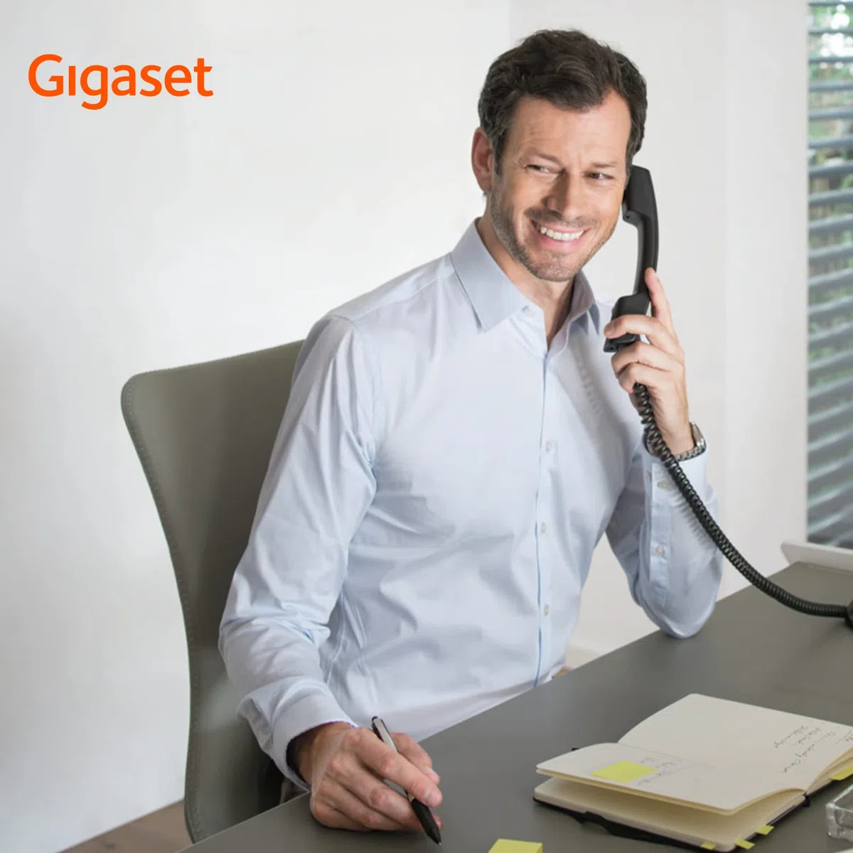 Gigaset DA610 - Schnurgebundenes Telefon - klassisches Schnurtelefon mit Direktruf und Freisprech Funktion - Hörgeräte kompatibel, schwarz
