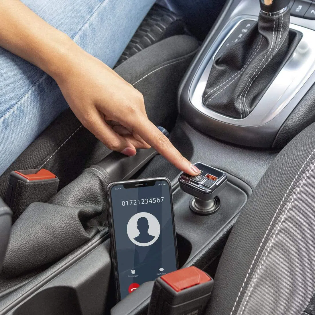 Hama Bluetooth FM Transmitter fürs Autoradio mit Kfz Ladegerät, Freisprecheinrichtung (Auto Adapter für Zigarettenanzünder Buchse mit Anschlüssen für microSD, USB Stick und QC 3.0 zum Laden) Silber