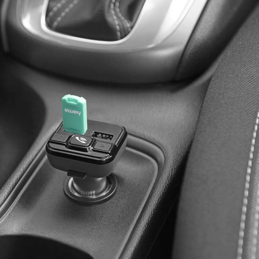 Hama Bluetooth FM Transmitter fürs Autoradio mit Kfz Ladegerät, Freisprecheinrichtung (Auto Adapter für Zigarettenanzünder Buchse mit Anschlüssen für microSD, USB Stick und QC 3.0 zum Laden) Silber