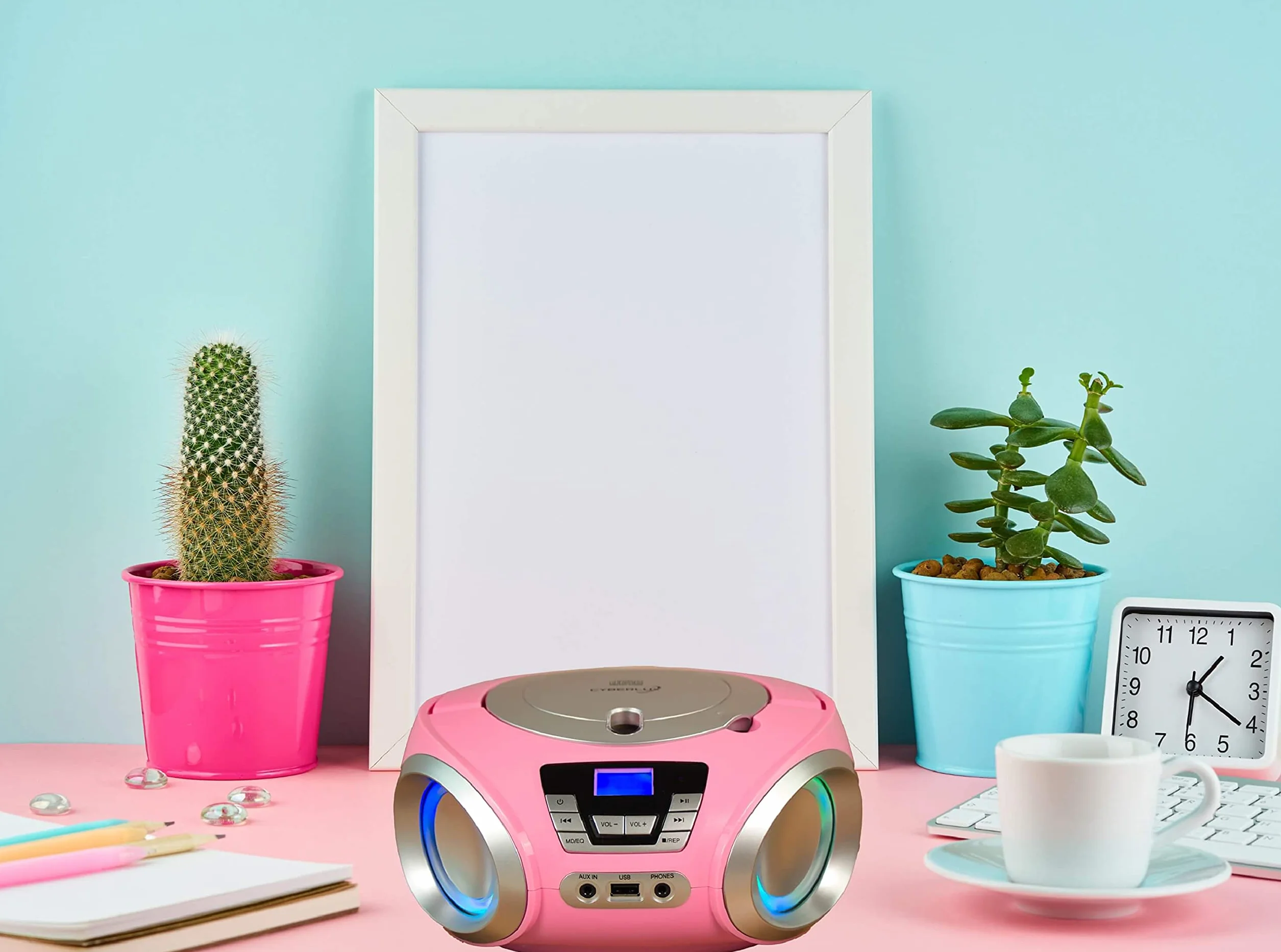 Cyberlux CD-Player mit LED-Beleuchtung, Kopfhöreranschluss, tragbares Stereoradio, Kinderradio, Stereoanlage, USB, CD/MP3-Player, UKW-Radio, Kopfhöreranschluss, Aux in Pretty Kitty Pink