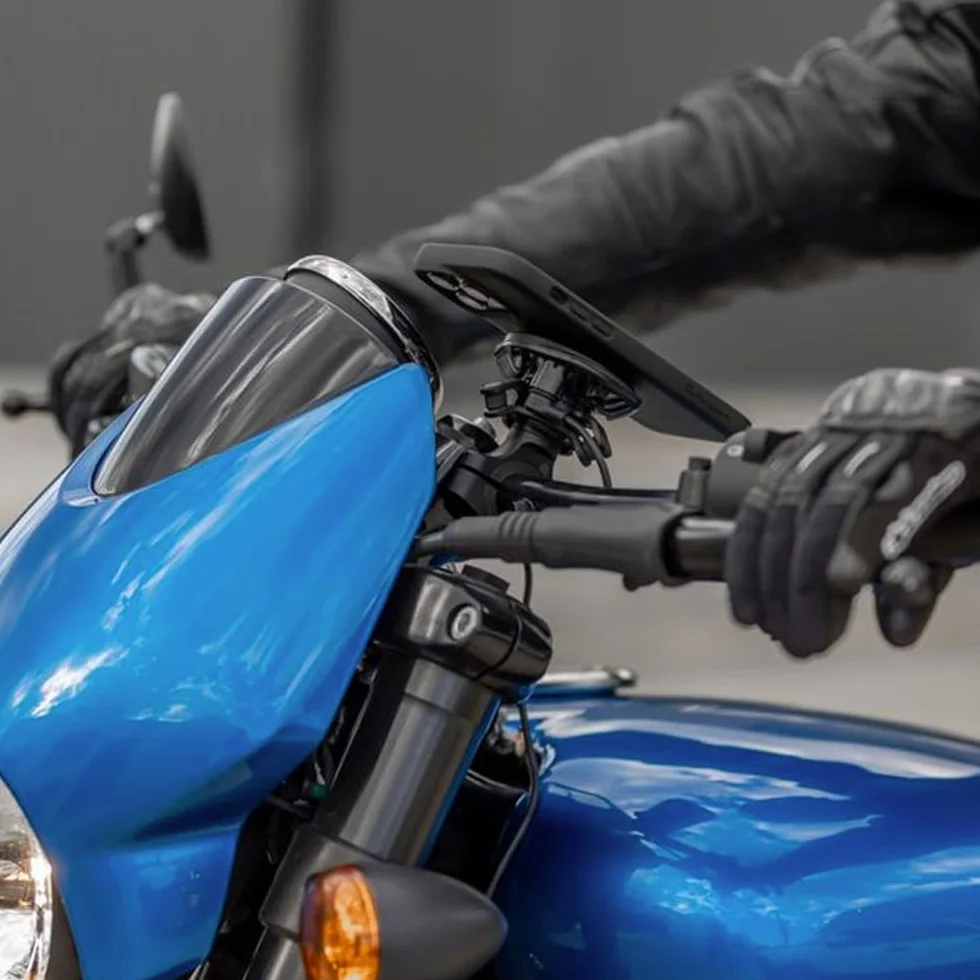 QUAD LOCK Lenker Handyhalterung PRO für Motorrad mit Vibrationsdämpfer und MAG Hülle für iPhone 15