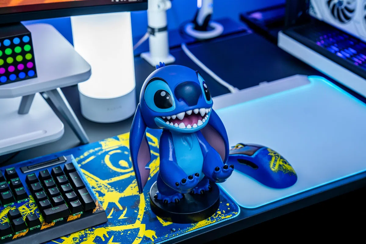 Cableguys Smiley Stitch Controller Halter & Handy Ständer - Gaming Zubehör für Zimmer und Schreibtisch-Setup, Ständer Kompatibel mit Xbox-, PlayStation- & den meisten Standard-Controllern