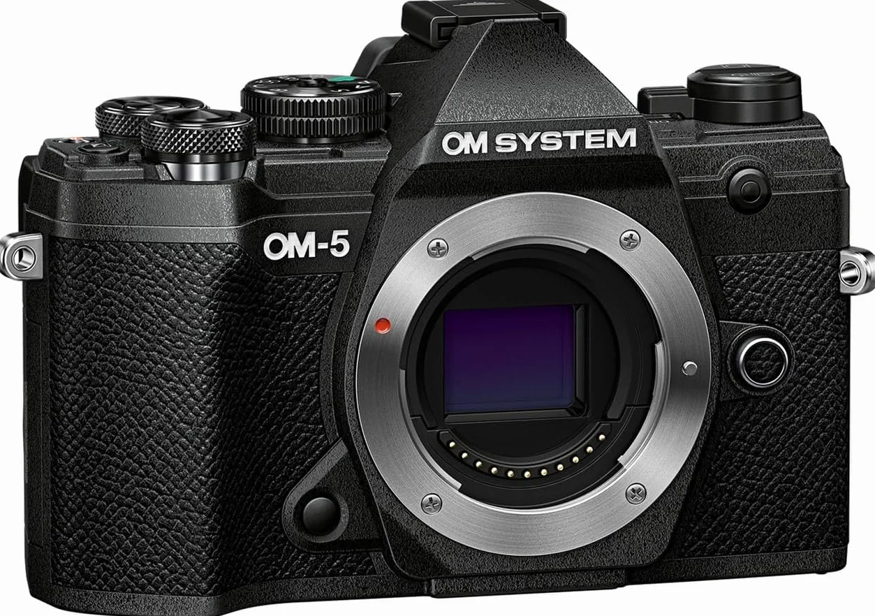 OM SYSTEM OM-5 Micro Four Thirds Systemkamera, 20 MP Live MOS-Sensor, optimierte 5-Achsen-Bildstabilisierung, IP53, Handheld High Res Shot, Schwarz