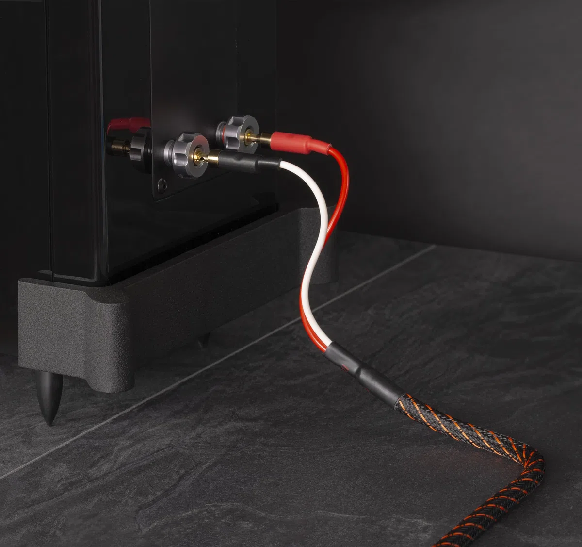 Dynavox Perfect Sound Flex Lautsprecherkabel, konfektioniert, extrem flexibel, HiFi Kabel mit vergoldeten Bananenhohlsteckern, verlustfreie Signalübertragung, hochreines OFC-Kupfer, Paar, Länge 2m